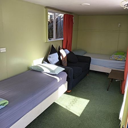 Annies Nirvana Lodge Backpackers Takaka Exterior photo