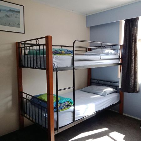 Annies Nirvana Lodge Backpackers Takaka Exterior photo
