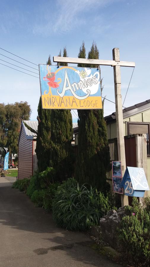 Annies Nirvana Lodge Backpackers Takaka Exterior photo