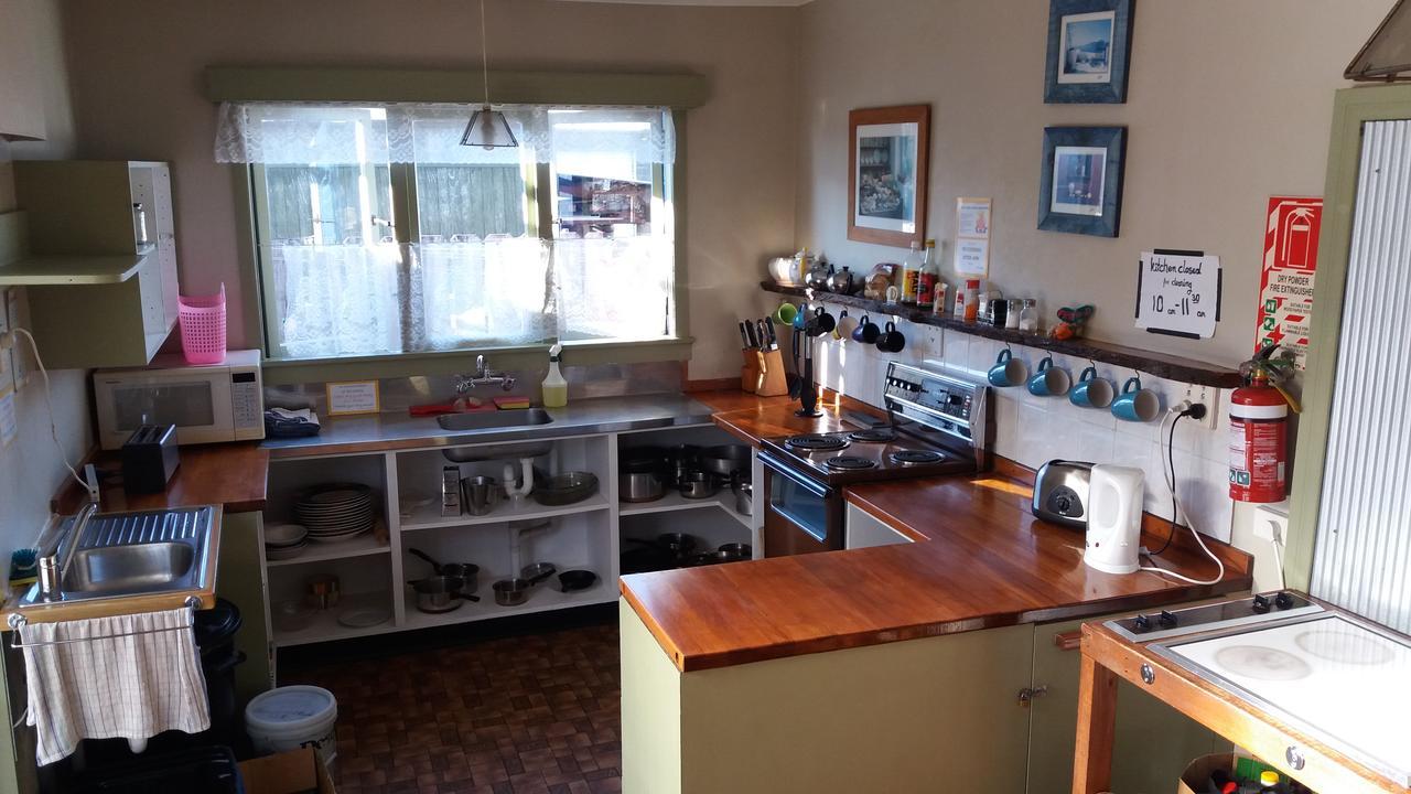 Annies Nirvana Lodge Backpackers Takaka Exterior photo