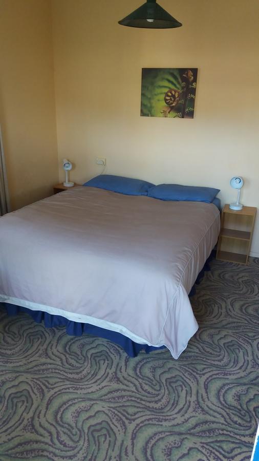 Annies Nirvana Lodge Backpackers Takaka Exterior photo