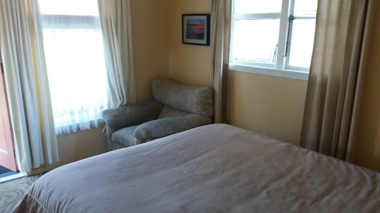 Annies Nirvana Lodge Backpackers Takaka Exterior photo