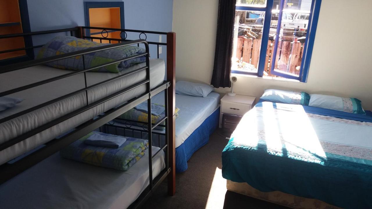 Annies Nirvana Lodge Backpackers Takaka Exterior photo