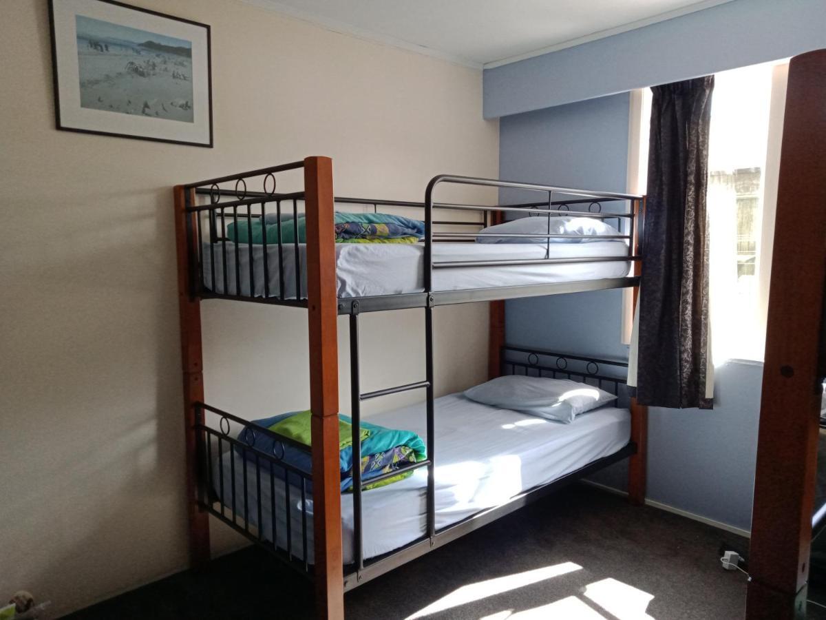 Annies Nirvana Lodge Backpackers Takaka Exterior photo